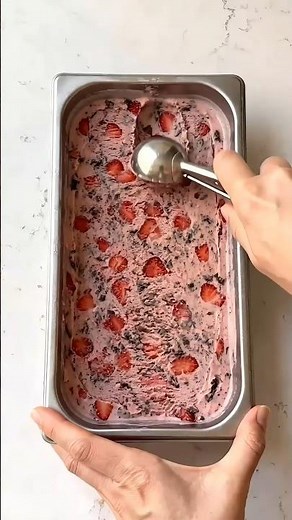 Make Chocolate Strawberry Ice Cream Cone for My Daughter