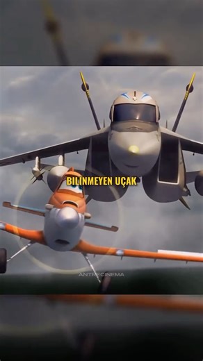 Antre Cinema | Film Sahnesi on Instagram: "Uçakların neden kaska ihtiyacı var? 😅 Film: Planes Yıl: 2013 Tür: Animasyon, Macera, Aile IMDb: 5.7 Toz ilaçlama uçağı olan Dusty Crophopper, sıradan hayatından sıkılmıştır ve dünyaca ünlü bir hava yarışına katılmayı hayal eder. Ancak yükseklik korkusu ve tecrübe eksikliği onun en büyük engelleridir. Cesaretini toplayarak zorlu bir yarışa adım atan Dusty, hem rakipleriyle hem de kendi korkularıyla yüzleşmek zorunda kalır. Planes, hayallerinin peşinden