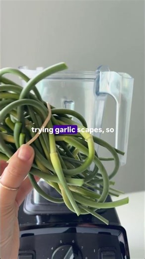 🧄 Garlic scape pesto #recipe #foraging #garlicscapes
