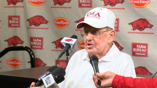 Lou Holtz talks about his worlds colliding before Notre Dame-Arkansas game