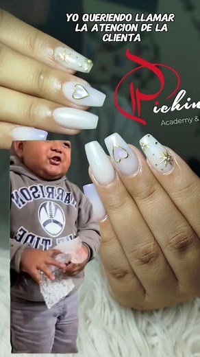 Un poco de humor más sus diseños en tendencia dos cosas que nunca deben de faltar te esperamos #uñasbonitas💅🏻🌸 #cabello #Humor #sanmiguel #elsalvador