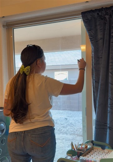Window Painting: Perfecting My Christmas Decor