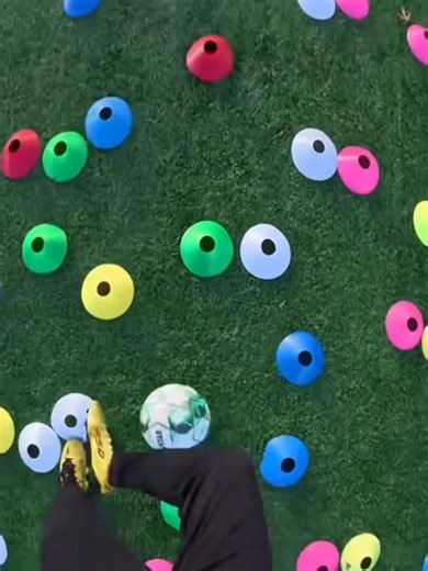 Crazily Fast Feet Tiki Taka Drill for Football Training