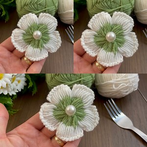 3.7M views · 24K reactions | Wonderfull You will love this knitted flower at intervals on the fork 朗 it's a great model #flowers #knitting | Knitting & Crochet World | Facebook