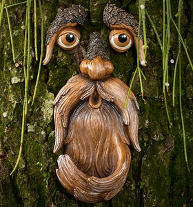 Tree Face Garden Decor – Tree Hugger Bird Feeder – Gift for Dad House Warming Gift- Outdoor Decoration- Yard Art- Garden Ornament - Etsy