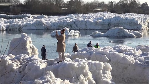 Giant ice blocks transform Elbe river in northern Germany