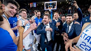 Dopo 18 anni, una giovanissima Italia torna a vincere in Spagna: gran finale per gli Azzurri nella fase di Qualificazione alla FIBA World Cup 💙 #Italbasket | #FIBAWC #WinForItalia | Italbasket
