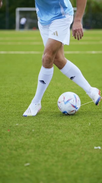 Ball Juggling Techniques with Directional Variations – Soccer