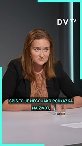 276K views · 1.5K reactions | | „Embryo pro mě ještě nepředstavuje život, ten lidský počítám od chvíle, kdy začne tlouct srdce, pak už je velká šance, že to dopadne. Proto bych těhotenství neoznamovala na základě výsledků těhotenského testu, ale až po potvrzení srdečních ozvů ultrazvukem,“ říká embryoložka Zuzana Holubcová. | Celý rozhovor si pusťte ZDE: https://dvtv.ink/zuzana_holubcova | DVTV | Facebook