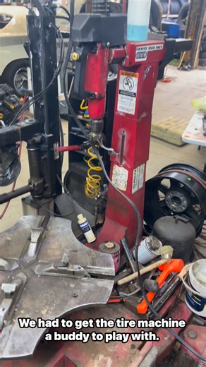 A Hunter TCX 550 BPS Tire machine with a Hunter DSP 9000 balancer. #tirerepair #tireshop #usedtires | Wayne Graves