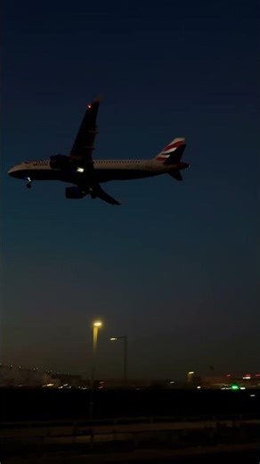 British AirWays airbus A320 coming from Spain to landing Heathrow Airport London ￼