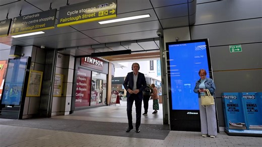 #DevolutionDelivers | Plans for the record-breaking £1.6bn investment in Liverpool City Region’s public transport announced today, include the next steps in smart ticketing across the network to connect communities. The first step in the journey was our game-changing contactless ticketing system – Tap & Go – which allows Merseyrail passengers to skip the queues, always pay the lowest fare and travel smarter with a simple tap of a MetroCard. Phase 2 will see contactless payments via bank cards, p