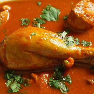 Chicken vindaloo is a classic Goan recipe which is quite easy and tasty. After being adapted from the Portuguese cuisine it has undergone a couple of modifications and has become quite delicious. Detailed Recipe : https://goo.gl/ZA9CX9 | Classic Masala Hut Recipes