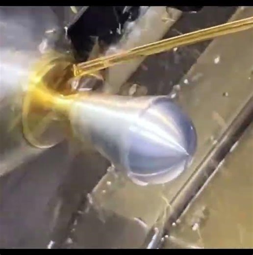 Turning using a plate cutter 板刀工法