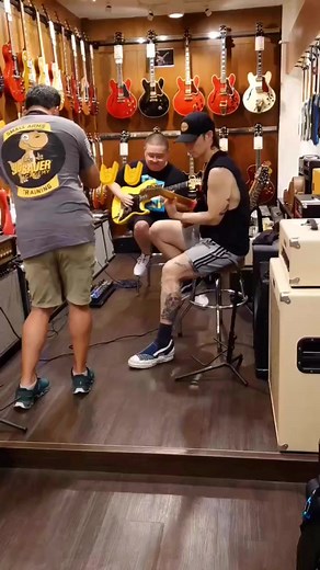 06.10.2023 VanNess Wu 📍育典樂器UD MUSIC CENTER 🎥 ud_musicenter fendercustomshop | F4 Original-2001