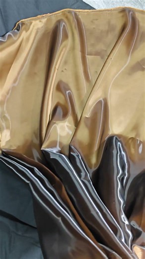 Color-changing liquid satin fabric
