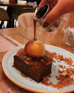 Erlebe emiratische Köstlichkeiten im Logma in der The Dubai Mall. Hier wird die Khaleeji Küche neu interpretiert und wird Dich sicherlich begeistern 🥘 📸IG/ @naomi_dsouza #VisitDubai | Visit Dubai