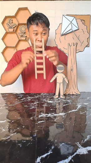 climb the cardboard ladder on the cardboard tree, but Ai #funnycardboard #comedycardboard