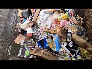 Heil Garbage Truck Packing Wet Trash Hopper POV