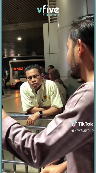 On 12 December 2025, the VFive Facility Management team of Bangunan Sultan Iskandar (BSI) welcomed an official visit from the Asset Performance Management Division (BPPA) and the Integrated Asset Planning Branch (CPAB) of JKR Malaysia Headquarters. The visit focused on observing and reviewing the facility management operations at BSI. Led by Ir. Mohamad Darus Bin Selamat, Director of the Asset Management Consultancy Division, the delegation conducted a site walkthrough and engaged in technical d