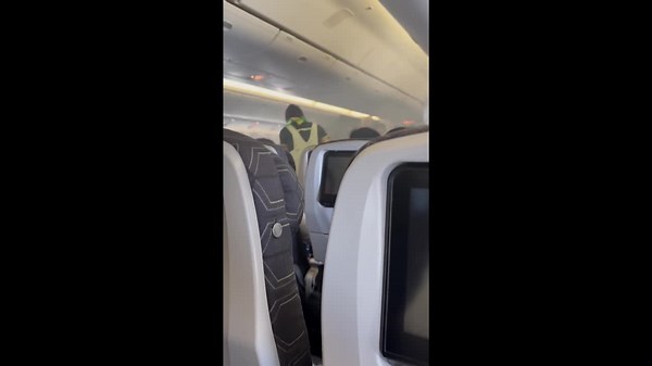 Plane cabin fills with smoke when power bank explodes
