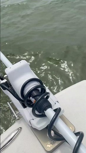 Garmin Kraken trolling motor installed with a Sea Swivel mount on a 2025 Pathfinder 2400 TRS