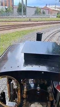 Lokfører på minidamploket "Etna" #livesteam #train #steamtrain #railway #gardenrailway