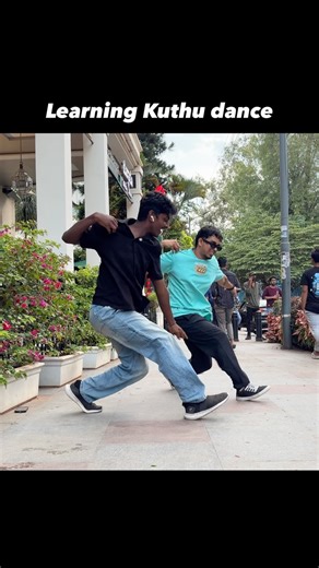 Yogish G on Instagram: "In today’s episode we’ll be learning Kuthu dance 🕺 . . . . . . #kuthu #dance #maari #dhanush #explore #strangers #bengaluru"