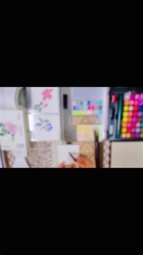 「5•28」野蔷薇 翠鬟愁不整。临水闲窥影。摘得野蔷薇。游蜂相趁归。