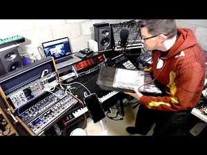 Unboxing the Behringer Neutron Prototype Analog Synth Module