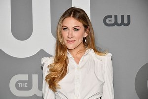 Perry Mattfeld: blind, parents, husband, net worth, Jennifer Aniston