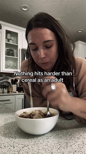 Do you put bananas in your cereal? It’s so gooood! #snack #snackideas #cereal #foodie #trending