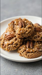 🍪 Pecan Coconut Praline Cookies | Chewy, sticky, and straight-from-the-bakery cozy 🤎 These cookies feel like something you’d find tucked inside a small-town bakery case — the kind you didn’t plan on buying, but absolutely couldn’t leave behind. Soft and chewy with toasted coconut and buttery pecans in every bite, all finished with a glossy praline-style topping that sets just enough to stay delightfully sticky. They’re rich without being heavy, sweet without being overdone, and full of that wa
