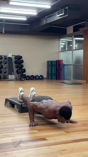 Me VS Me working on a new version of myself 🎄🎄🎄comment ‘Merry Christmas’ for a free Gift from TikTock🎁 🎄🎄🎄 #newyear #merrychristmas #Lifestyle #fitnessmotivation