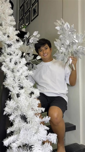 571K views · 5.9K reactions | Mini vlog| Our version of a Black & White Christmas 懶 #minivlog #adayinmylife #dailyvlog #christmasdecor #blackandwhite #marlonclor #fbreelsfypシ゚viralvideo | Marlon Clor | Facebook