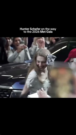 The people’s princess! Hunter Schafer is on her way to the 2026 Met Gala #hunterschafer #tiktokfashion #metgala2026 #metgala