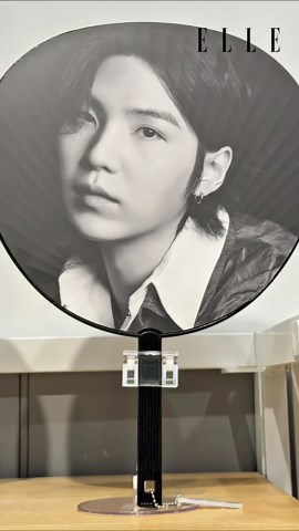 【日本オリジナル限定商品も😍 BTSのポップアップに潜入📸】BTSの完全体として4年ぶりの大規模ツアー「BTS WORLD TOUR 'ARIRANG' IN JAPAN」の開催を記念し、「BTS POP-UP : ARIRANG」が開催💜 3月30日（月）〜4月29日（祝・水）の期間、SHIBUYA TSUTAYAで開催されるポップアップへELLEが潜入！ ポップアップの全貌をお届け🎥 本ポップアップは、The 5th Albumアルバム『ARIRANG』にまつわるエキシビションとマーチグッズが購入できる2エリアで構成。日本のみで登場するメンバーのビジュアル入り“Image Picket”など日本限定グッズも発売する、貴重な機会にぜひ訪れてみて✨ また、4月3日（金）から東京ミッドタウンで、4月7日（火）からは東京ミッドタウン日比谷でも順次開催予定なのでお楽しみに。 【SHIBUYA TSUTAYA】 開催期間：2026年3月30日（月）～4月29日（祝・水） 開催場所：SHIBUYA TSUTAYA 1F（東京都渋谷区宇田川町21-6） 営業時間：3月30日（月）/15:0