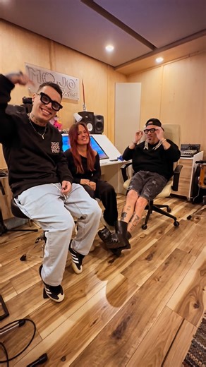 Erasmo “Wasmo” Huerta on Instagram: "Aquí to’ saben de to’ y este mundo está al revés, caminamos de cabeza y pensamos con los pies… Si les gusta este pedacito que subí, la soltamos… MACHAKAAAAAAAA @machakaband 🔥🤘🏼🤭"