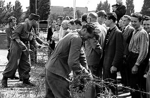 Anschauen Die Mauer - Berlin `61 in Deutsch in 720