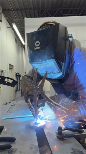 HOW TO BUILD A SMALL PARTS HOLDER FOR PAINTING