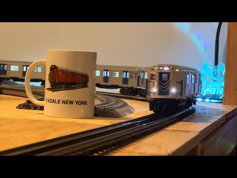 Unboxing an MTH Premier R32 Subway set