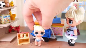 LOL SURPRISE DOLLS at Toy Store on School Field Trip!