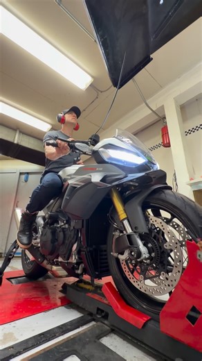 This 2026 Aprilia Tuono V4 went from 167whp to 174whp with just a flash! Completely stock 2026 Tuono V4 with California 91 pump gas. Our Stage 1 flash gives the Tuono some much needed throttle response, power, redline, and healthy gains across the entire powerband, with better engine cooling. See the entire video with dyno comparisons to other bikes, as well as GPS testing and ride videos (before and after flash), live on our YouTube channel now! www.BT-Moto.com #brentune #brentuning #bt_moto_ #