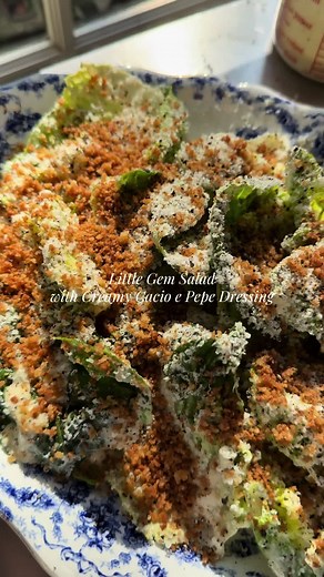 A lighter, anchovy-free Caesar moment. 🥗✨ Little Gem Salad with Creamy Cacio e Pepe Dressing — crisp greens, peppery Parmesan, and crunchy panko. Simple, bold, so good. https://thedefineddish.com/little-gem-salad-cacio-e-pepe-dressing/