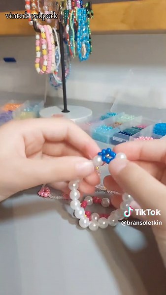 Tutorial jak zrobić kwiatek z koralików - poradnik