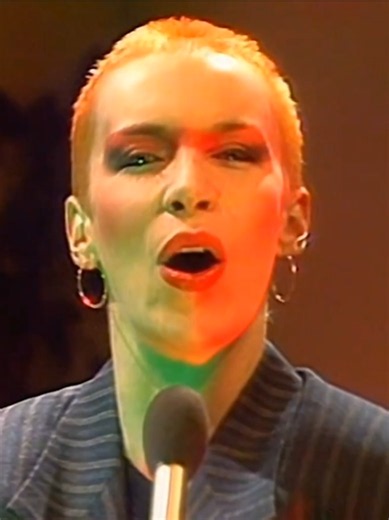 TV performance by Eurythmics with 'Sweet Dreams (Are Made Of This) on Dutch popshow