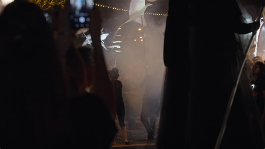 [ 𝐆𝐫𝐚𝐧𝐦𝐞̀𝐫𝐬𝐢 ✨] 𝐋'𝐚𝐟𝐭𝐞𝐫𝐦𝐨𝐯𝐢𝐞 𝐥𝐞́ 𝐥𝐚 ! Il y a mille façons de faire la fête. On peut la regarder passer, comme un spectacle. Ou choisir de la façonner, de l’habiter, de la vivre pleinement. Avec vous, Kromali a choisi cette voie : une aventure collective où le « je » laisse place au « nous », et où le beau se fabrique à plusieurs. 𝑪𝒆𝒔 𝒊𝒎𝒂𝒈𝒆𝒔 𝒆𝒏 𝒔𝒐𝒏𝒕 𝒍𝒆 𝒓𝒆𝒇𝒍𝒆𝒕. 𝐌𝐞𝐫𝐜𝐢 𝐚̀ 𝐭𝐨𝐮𝐭𝐞𝐬 𝐜𝐞𝐥𝐥𝐞𝐬 𝐞𝐭 𝐜𝐞𝐮𝐱 𝐪𝐮𝐢 𝐫𝐞𝐧𝐝𝐞𝐧𝐭 𝐜𝐞𝐭𝐭𝐞 𝐚�