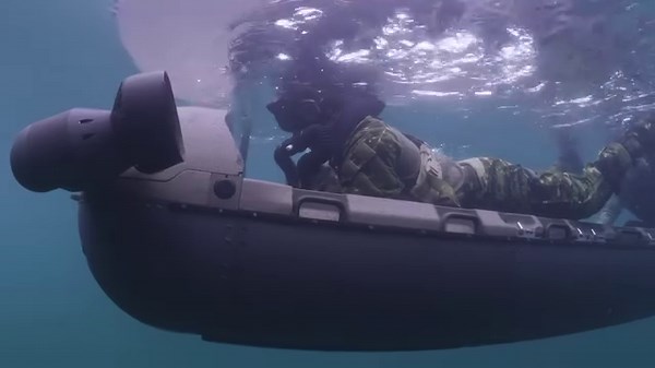 19 reactions | The HAMMERHEAD SMV…the world’s first fully modular subsurface multi-mission vehicle! #HAMMERHEAD #DiverPropulsionVehicle #WhatLurksBelow | Patriot3 Inc. | Facebook