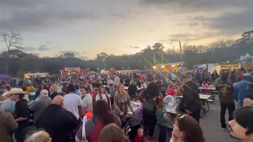 The crowd is rolling in BIG tonight! Drone show at 6, then fireworks park lighting! 🎄✨ | East Texas Banner