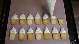 Baked ice cream. Oh, yeah. (via 妄想グルメ（mosogourmet）) Full video here: http://bit.ly/1K4vbxZ | Tastemade